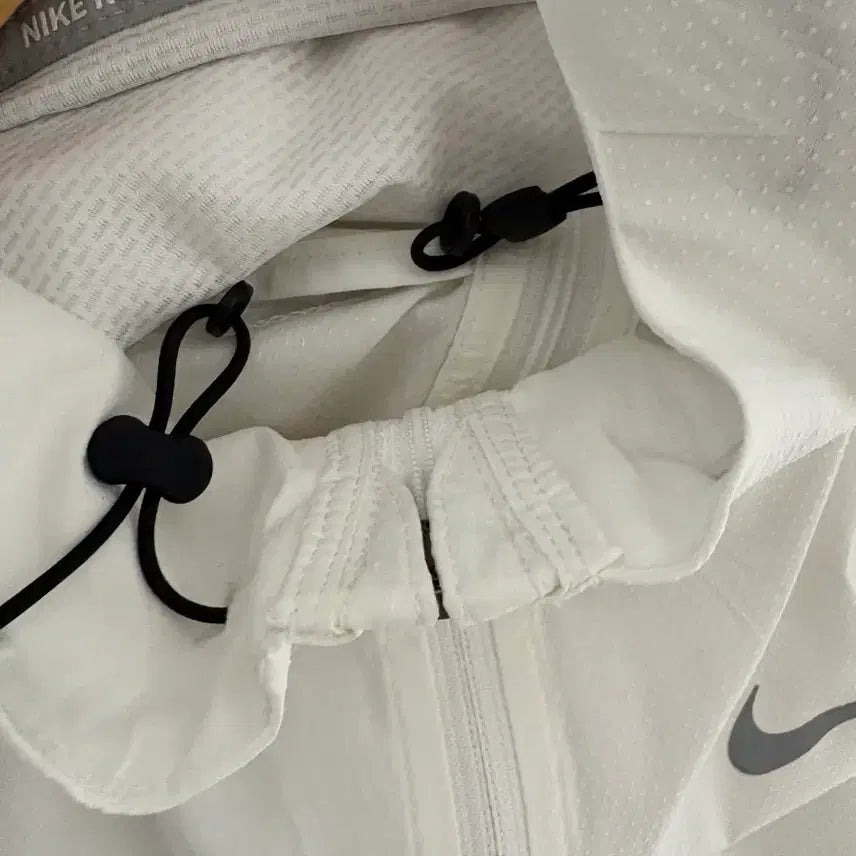 [BUNJANG] Nike Running Lightweight Packable White Hooded Jacket / 나이키 러닝 경량 패커블 바람막이 화이트 후드 자켓