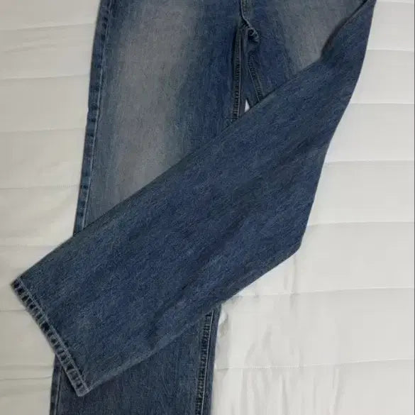 [BUNJANG] Glony 93 Mid Rise Loose Fit Denim Pants / 새상품)글로니 93 미드라이즈 루즈핏 데님팬츠 청바지