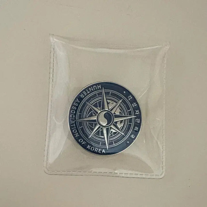 [BUNJANG] Heonjusal (Hunter Wants to Live Quietly) Badge / 헌터는 조용히 살고싶다 헌조살 뱃지