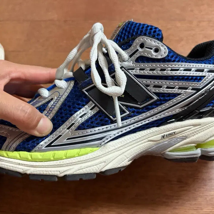 [BUNJANG] New Balance 1906R Sneakers / 뉴발란스 운동화 1906R 거의 새상품 235