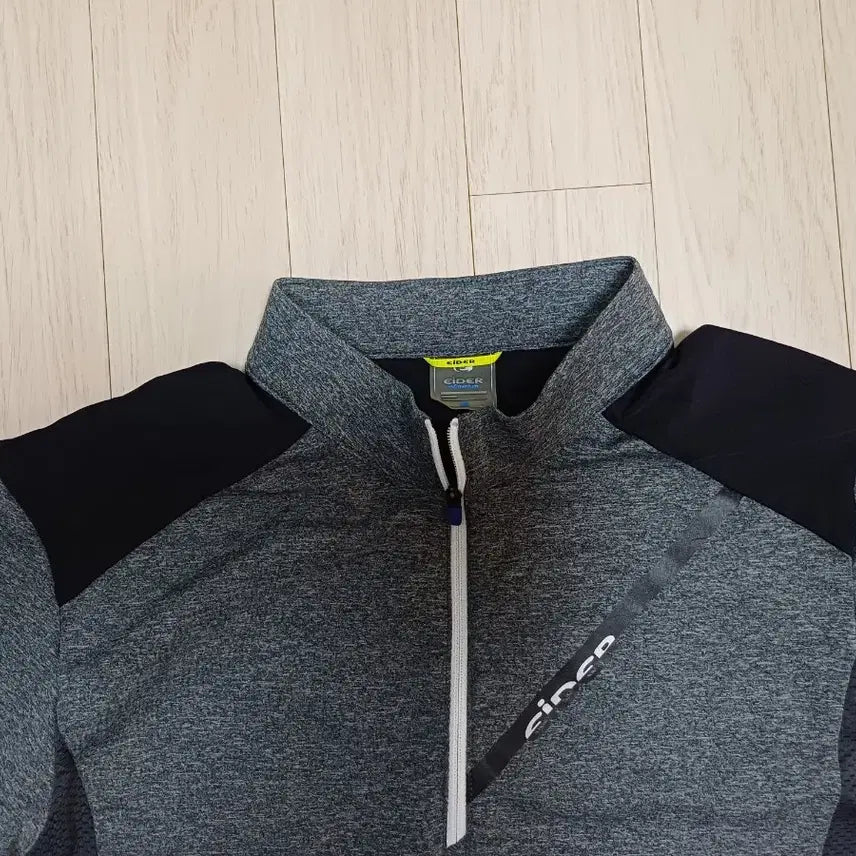 [BUNJANG] Eider Short-Sleeve Zip-Up T-shirt / 아이더 반팔 집업 티셔츠