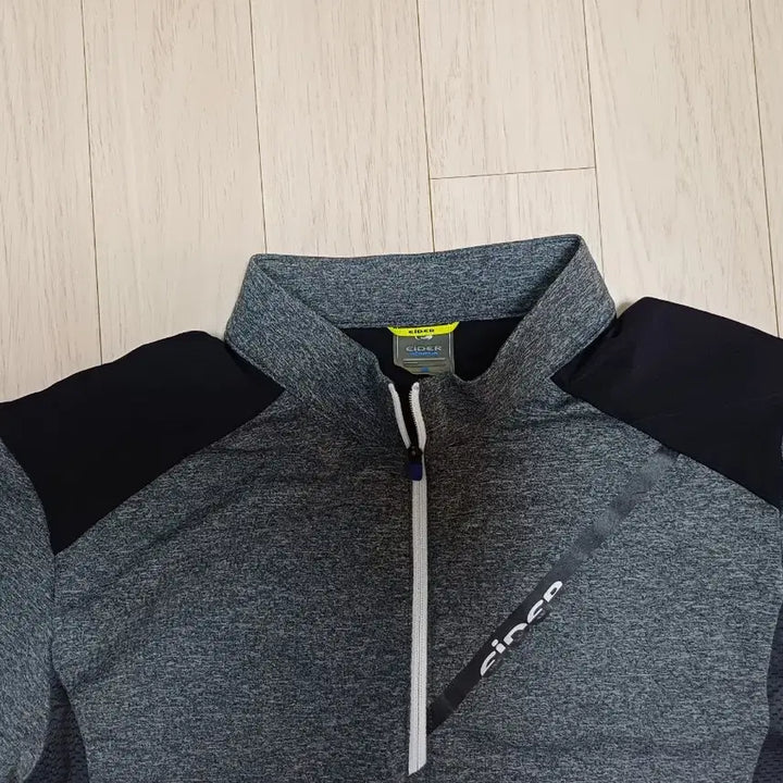 [BUNJANG] Eider Short-Sleeve Zip-Up T-shirt / 아이더 반팔 집업 티셔츠