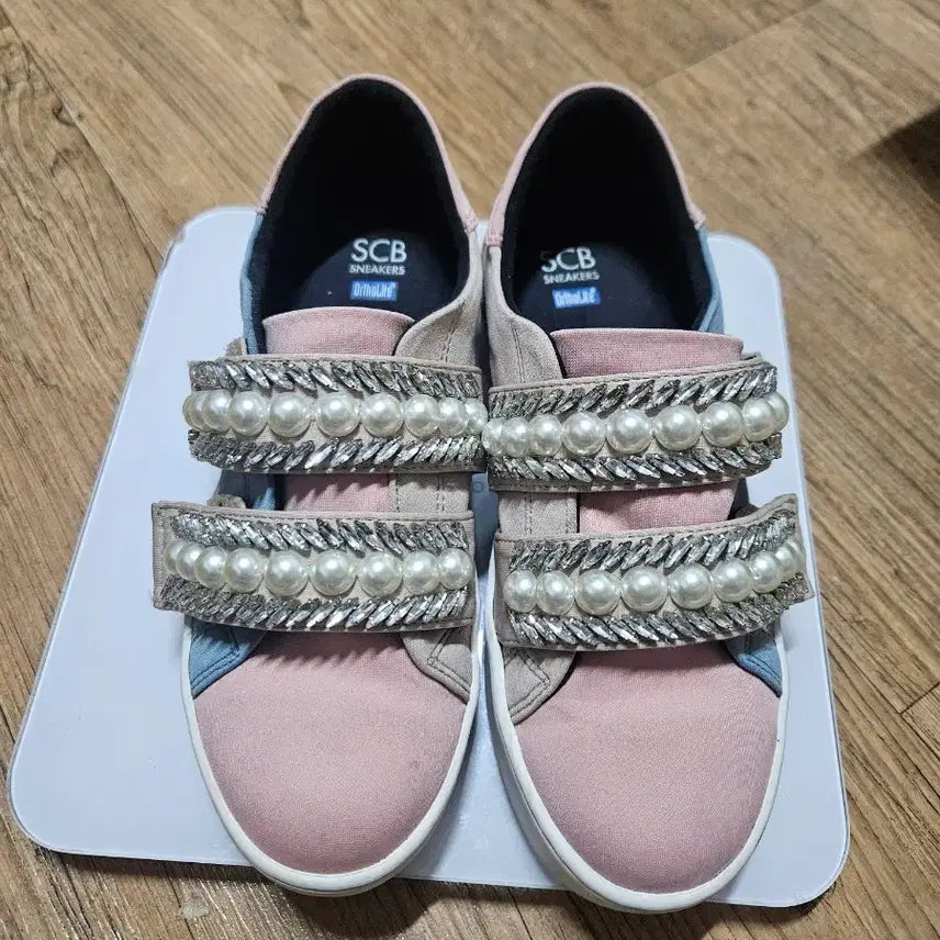 [BUNJANG] SCOMMAGBONNIE Pearl Embellished Sneakers / SCB  진주 장식 스니커즈 235