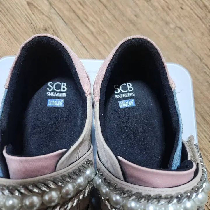 [BUNJANG] SCOMMAGBONNIE Pearl Embellished Sneakers / SCB  진주 장식 스니커즈 235