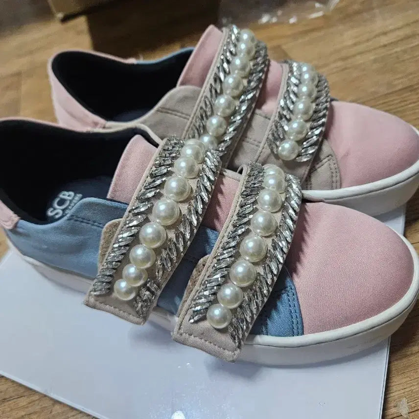[BUNJANG] SCOMMAGBONNIE Pearl Embellished Sneakers / SCB  진주 장식 스니커즈 235