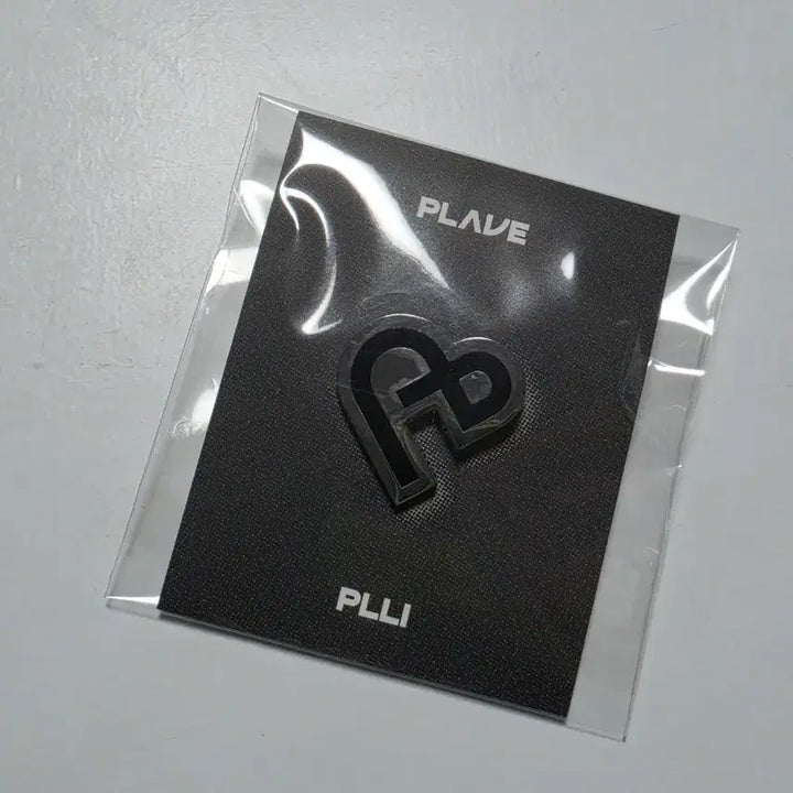 [BUNJANG] PLAVE PLICH Logo Badge / 플레이브 플리 로고 뱃지