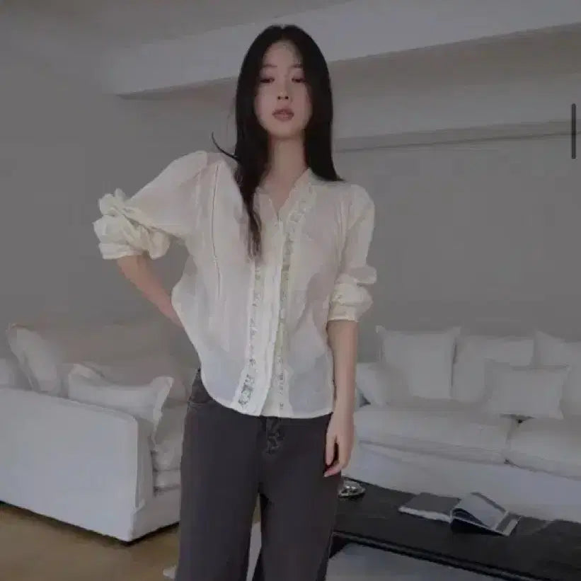 [BUNJANG] Soez Lace Blouse Cream / 소에즈 soez 레이스 블라우스 크림