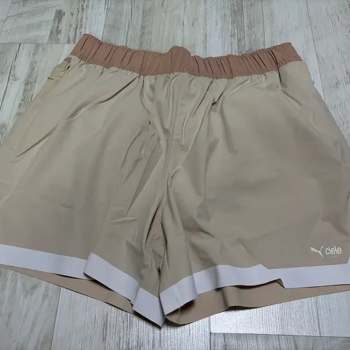 [BUNJANG] Puma x Cielle Running Shorts (White Line Detail) / [L] 푸마x 씨엘르 러닝 쇼츠 새상품