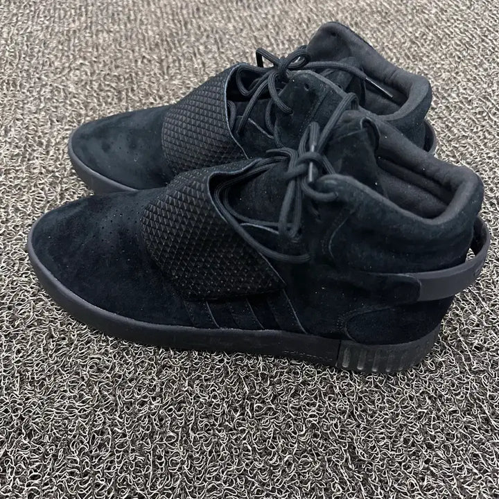 [BUNJANG] Adidas Tubular Invader Strap Black Shoes (270 Size) / 아디다스 튜블라 인베이더 스트랩 블랙 신발 270사이즈