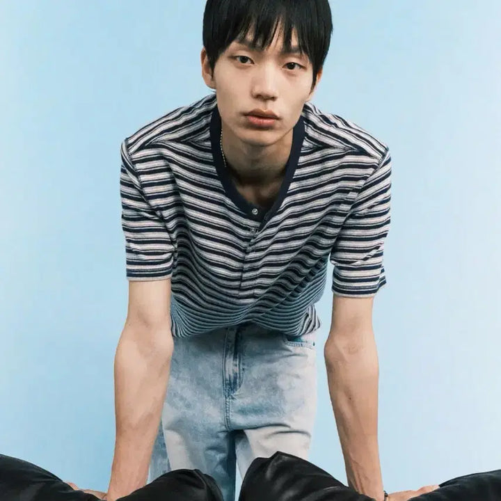 [BUNJANG] Intempomood Sunny Stripe Henry Neck Short Sleeve T-shirt Navy/M / 인템포무드 써니 스트라이프 헨리넥 반팔 티셔츠_네이비/M 아캄밈더워드로브