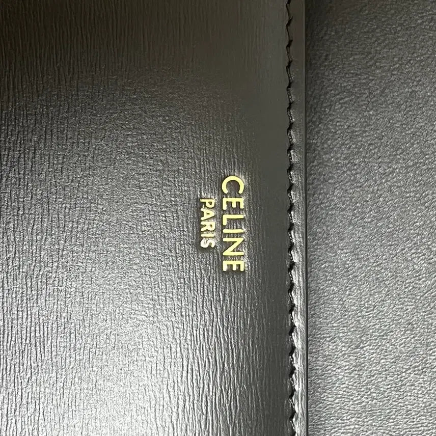[BUNJANG] Celine Triomphe Classic Bag / 셀린느 트리옹프 클래식 틴