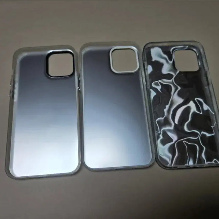 [BUNJANG] SO COOL Character iPhone 12 Pro Max Case Bundle Set with Screen Protectors / [미사용] 캐릭터 아이폰케이스 - 일괄 + 액정 강화유리 2