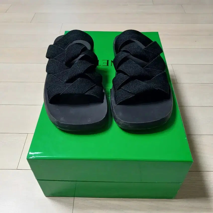 [BUNJANG] Bottega Veneta Black Leather Slides / 보테가 베네타 슬리퍼