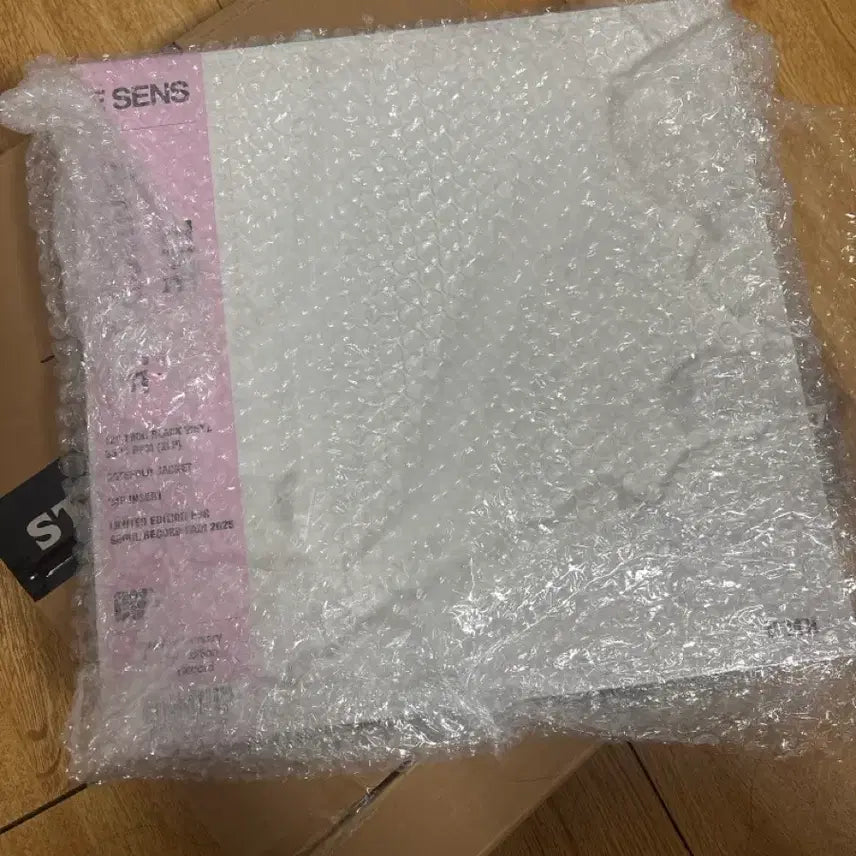 [BUNJANG] A Kind of Magic Limited Edition LP (Sealed) / [미개봉/한정반] 에넥도트 LP