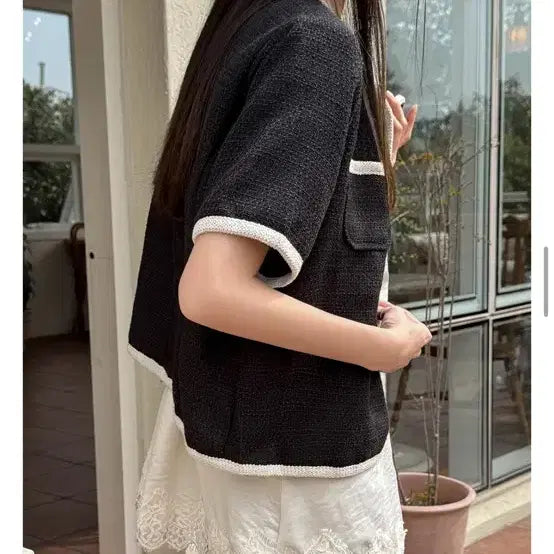 [BUNJANG] Tweed Short Sleeve Jacket with Black Color Block Detail / 트위드 반팔 자켓 블랙 배색 포인트