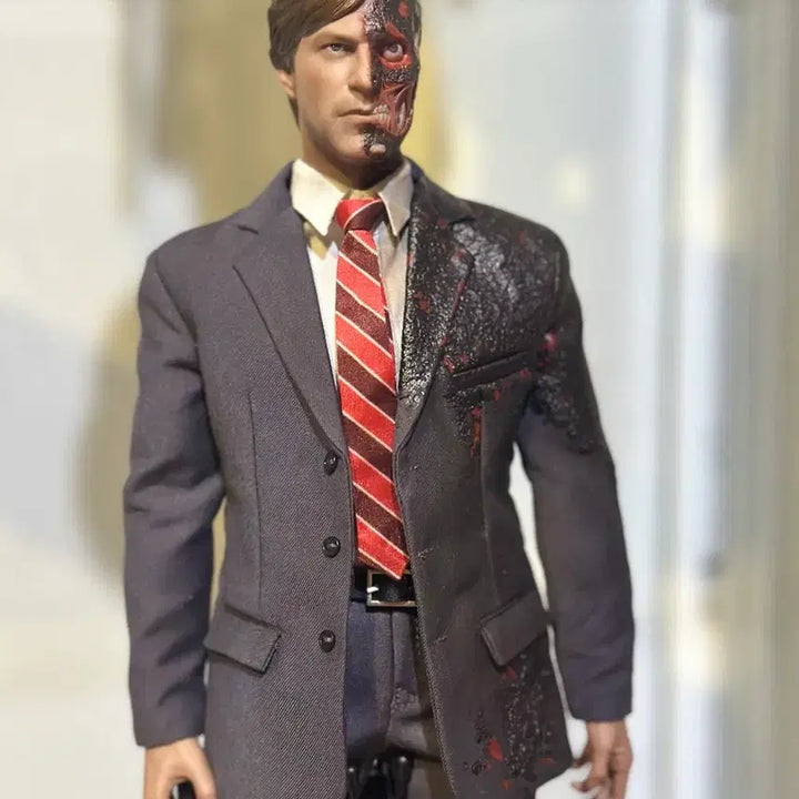 [BUNJANG] Hot Toys Two-Face Harvey Dent Figure / 핫토이 투페이스 하비덴트 피규어