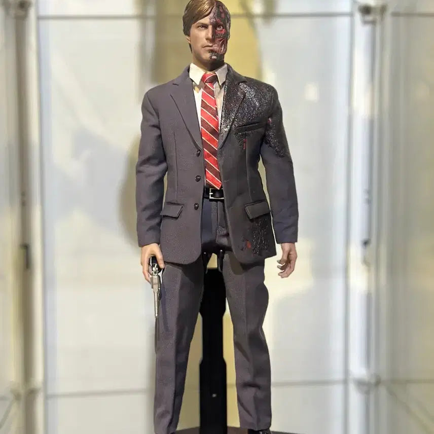 [BUNJANG] Hot Toys Two-Face Harvey Dent Figure / 핫토이 투페이스 하비덴트 피규어