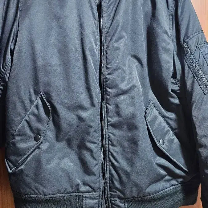 [BUNJANG] Uniqlo Black Bomber Jacket XL / 유니클로의 블랙 항공점퍼 XL