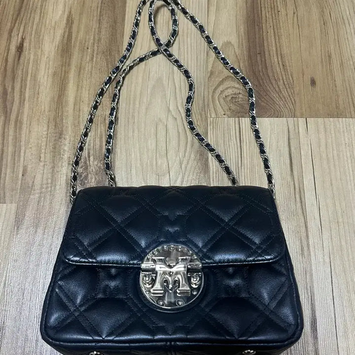 [BUNJANG] MCM Quilting Chain Shoulder Bag / 메트로시티 퀼팅 블랙 체인백