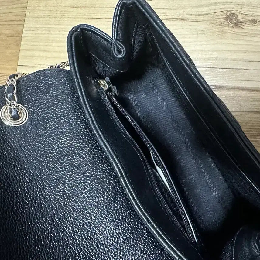 [BUNJANG] MCM Quilting Chain Shoulder Bag / 메트로시티 퀼팅 블랙 체인백
