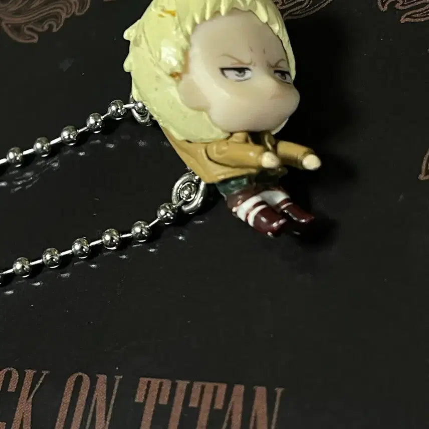 [BUNJANG] Attack on Titan Liner Keychain + Liner Memorial Card / [택포]라이너 대롱키링+라이너 메모리얼카드