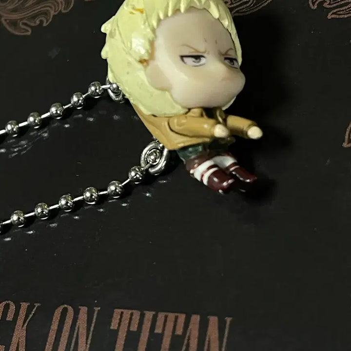 [BUNJANG] Attack on Titan Liner Keychain + Liner Memorial Card / [택포]라이너 대롱키링+라이너 메모리얼카드