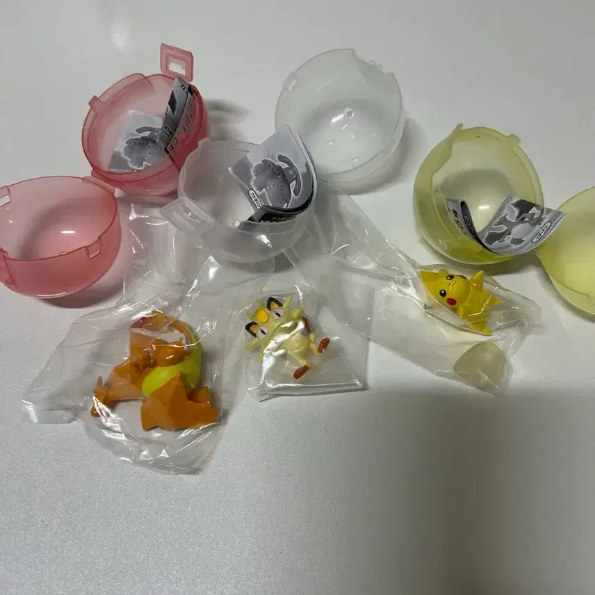 [BUNJANG] Pokemon Kanto Region Gacha Set (Charizard, Pikachu, Meowth) / 포켓몬 관동지방 가챠 (리자몽,피카츄,냐옹) 일괄