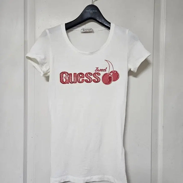 [BUNJANG] Guess Cherry Short Sleeve T-Shirt White / 게스 체리 반팔 티셔츠 화이트(세탁완료)
