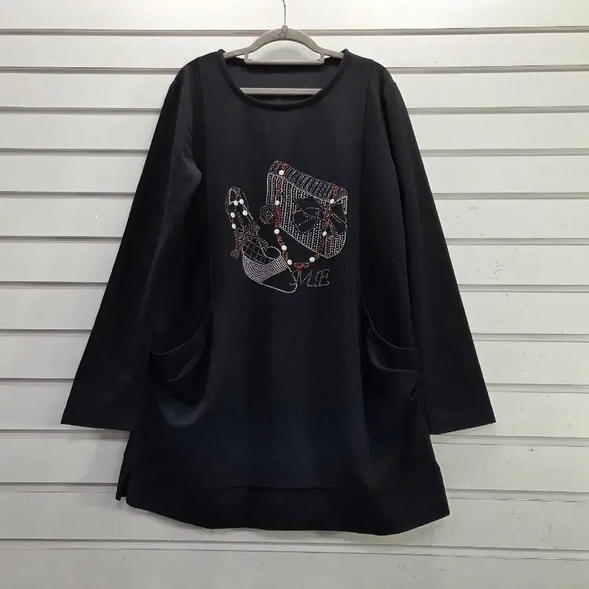 [BUNJANG] Black Cubic Embellished Round Long T-Shirt / 블랙 큐빅장식 부인복 라운드롱티/보물찾기천사