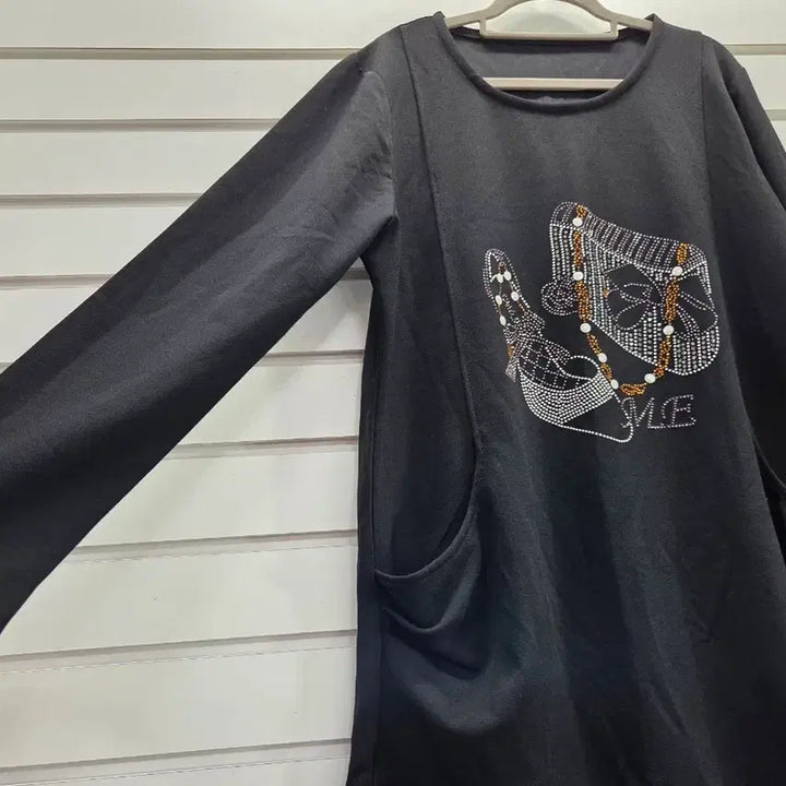 [BUNJANG] Black Cubic Embellished Round Long T-Shirt / 블랙 큐빅장식 부인복 라운드롱티/보물찾기천사