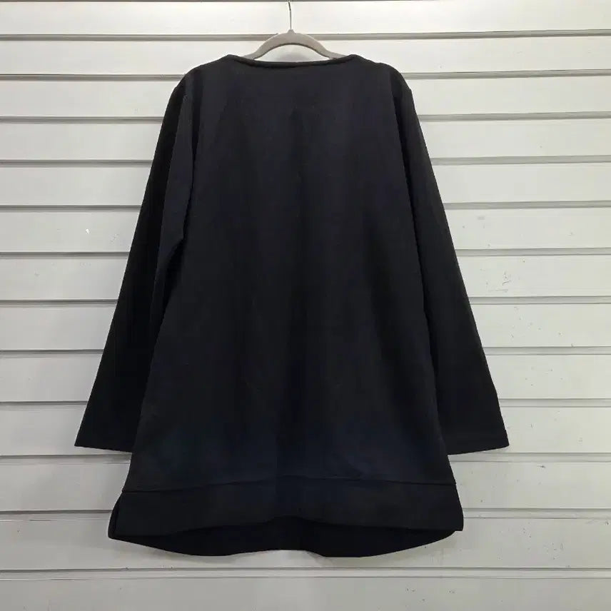[BUNJANG] Black Cubic Embellished Round Long T-Shirt / 블랙 큐빅장식 부인복 라운드롱티/보물찾기천사