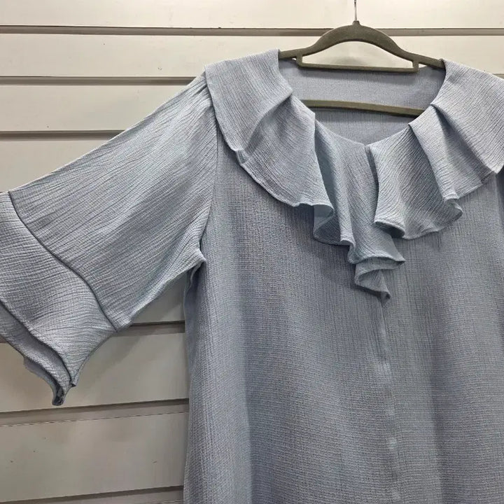 [BUNJANG] Light Blue Ruffle Sleeve Blouse / 연블루  러블리  칠부소매 블라우스/보물찾기천사