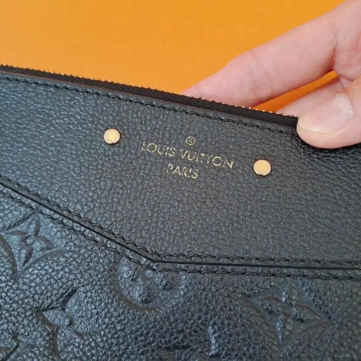 [BUNJANG] Louis Vuitton Monogram Empreinte Pochette Clutch Black / [100%/정품] 루이비통 앙프렝뜨 클러치 블랙