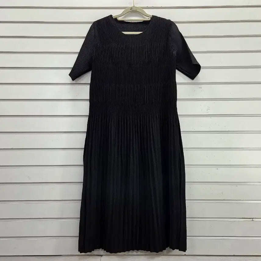 [BUNJANG] Black Pleated Fabric Long Dress / 블랙 주름원단 롱원피스/보물찾기천사