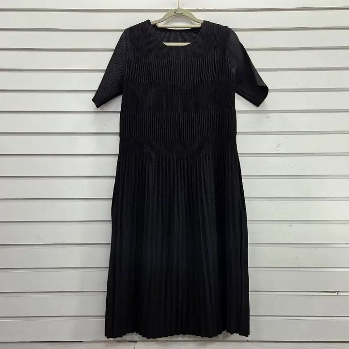 [BUNJANG] Black Pleated Fabric Long Dress / 블랙 주름원단 롱원피스/보물찾기천사