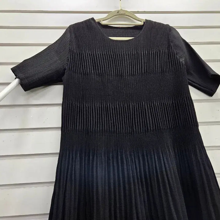 [BUNJANG] Black Pleated Fabric Long Dress / 블랙 주름원단 롱원피스/보물찾기천사