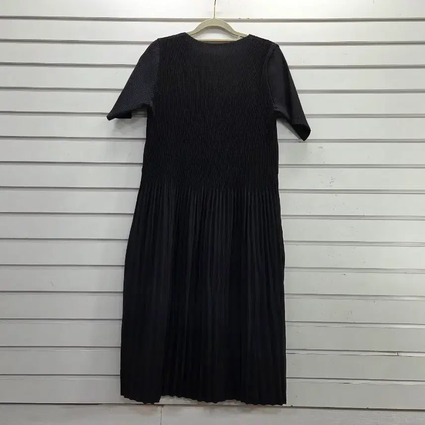 [BUNJANG] Black Pleated Fabric Long Dress / 블랙 주름원단 롱원피스/보물찾기천사