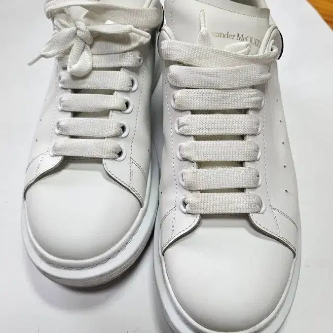 [BUNJANG] Alexander McQueen White Sneakers Size 42.5 / 알렉산더맥퀸 42.5