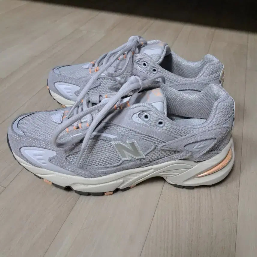 [BUNJANG] New Balance 725 Light Sneakers / 뉴발란스 725 운동화 라이트 스니커즈. 사이즈 225