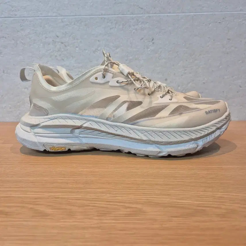 [BUNJANG] Hoka x Satisfy Mafate Speed 4 Light Bone 250 / (정품)호카 x 새티스파이 마파테 스피드 4 라이트 본 250