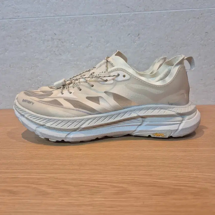 [BUNJANG] Hoka x Satisfy Mafate Speed 4 Light Bone 250 / (정품)호카 x 새티스파이 마파테 스피드 4 라이트 본 250