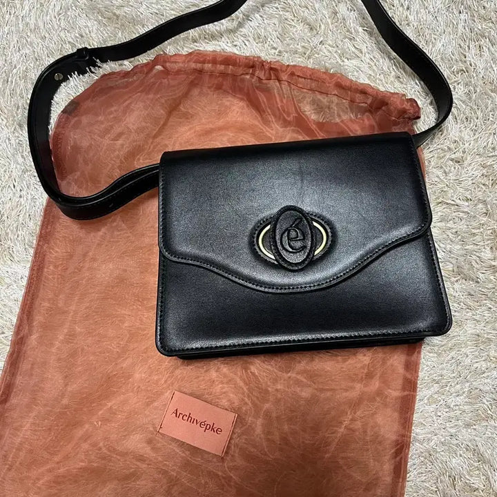 [BUNJANG] Archivepcpp Oval Shoulder Bag Black / 아카이브앱크 PVCS 오발 숄더백 블랙