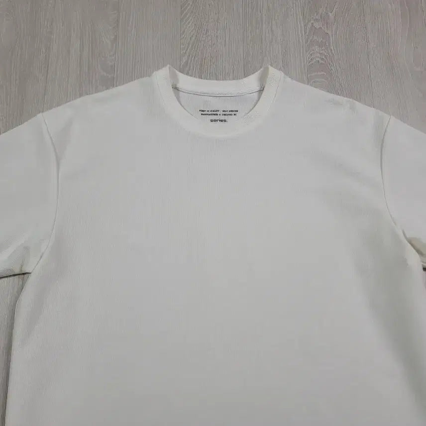 [BUNJANG] Series White T-Shirt (Size M) / 시리즈 티셔츠 M