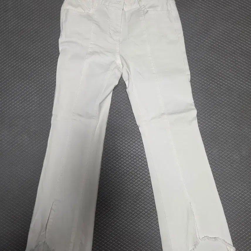 [BUNJANG] ABFZ White Cutting Bootcut Jeans / abfz 화이트 컷팅 부츠컷 청바지