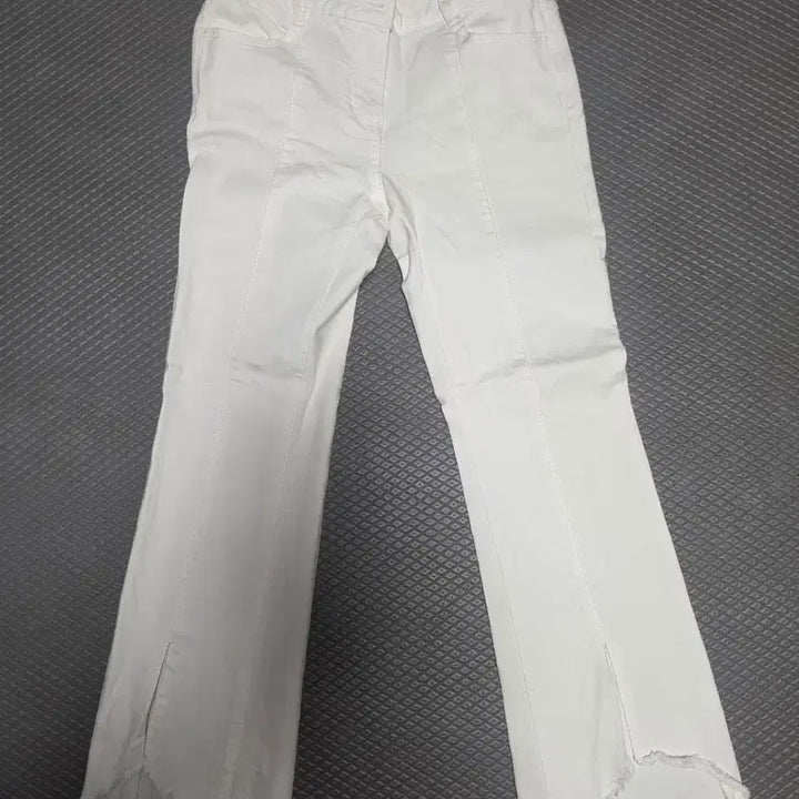 [BUNJANG] ABFZ White Cutting Bootcut Jeans / abfz 화이트 컷팅 부츠컷 청바지