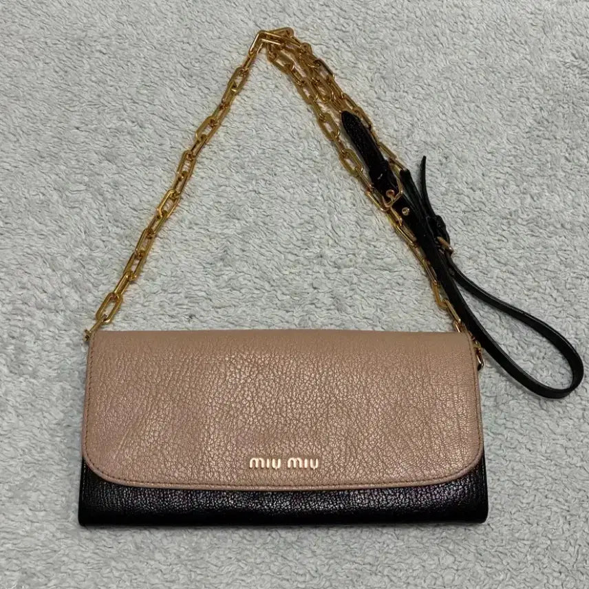 [BUNJANG] Miu Miu Two-Tone Chain Crossbody Bag / (정품)미우미우 체인 크로스백 woc