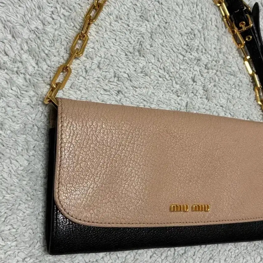 [BUNJANG] Miu Miu Two-Tone Chain Crossbody Bag / (정품)미우미우 체인 크로스백 woc