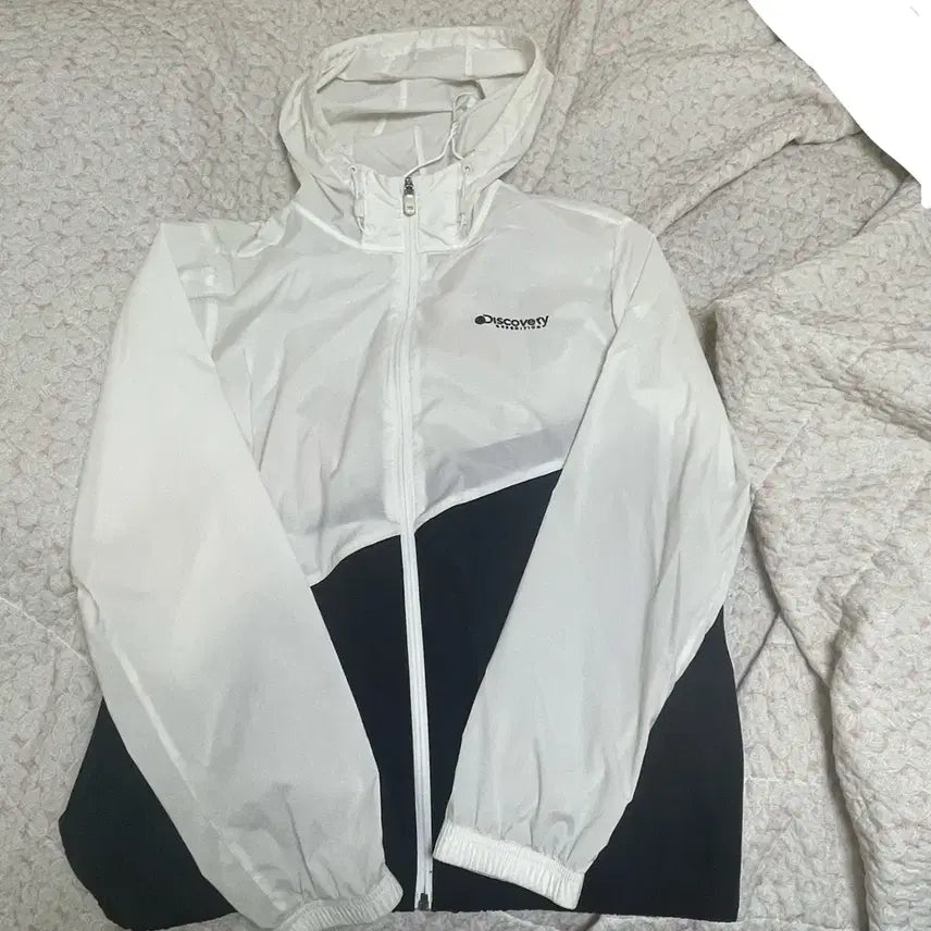 [BUNJANG] Discovery Discovery Anorak Jacket White Black Size 100 / 디스커버리 바람막이 화이트 블랙 100 / 아디다스 나이키 점퍼 남여공용