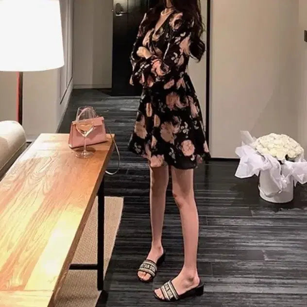 [BUNJANG] V-Neck Floral Mini Dress / 브이넥 플라워 미니원피스-M