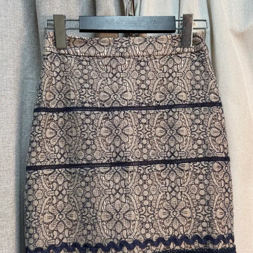 [BUNJANG] It Misha Lace Pattern Mermaid Skirt Size 64 / [64] 잇미샤 레이스 패턴 머메이드 스커트